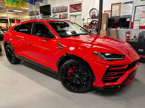 Used 2020 Lamborghini Urus image 1