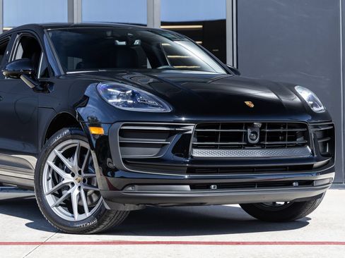 Certified 2026 Porsche Macan AWD/4WD image 9