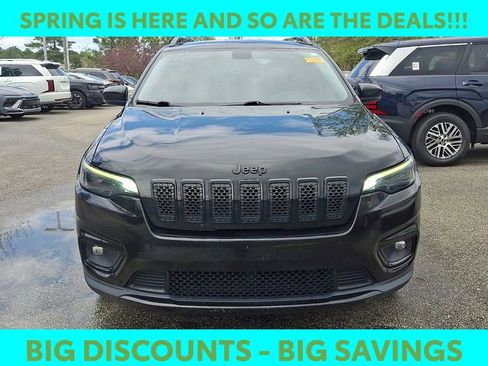 Used 2020 Jeep Cherokee Latitude Plus image 3