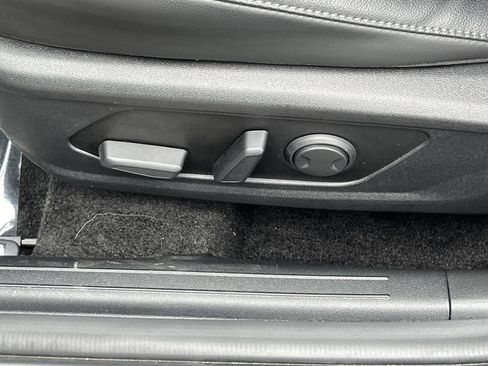 Used 2025 Hyundai Elantra Limited FWD image 21