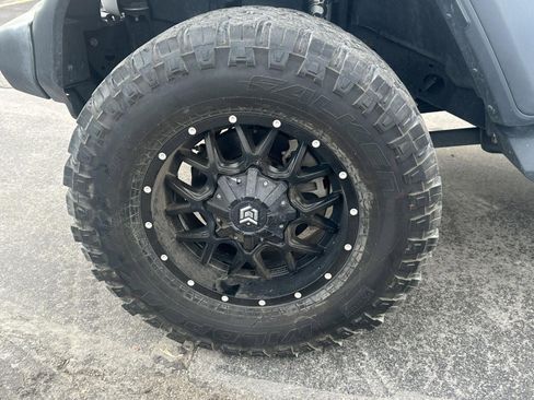 Used 2020 Jeep Gladiator Sport w/ Quick Order Package 24S image 13