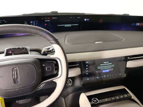 New 2026 Lincoln Navigator Premiere AWD/4WD image 5