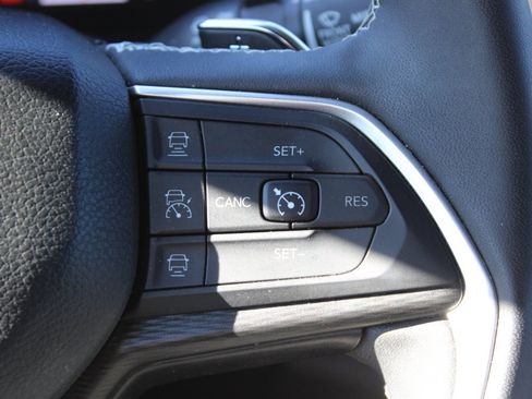 Used 2023 Jeep Grand Cherokee L Laredo image 15