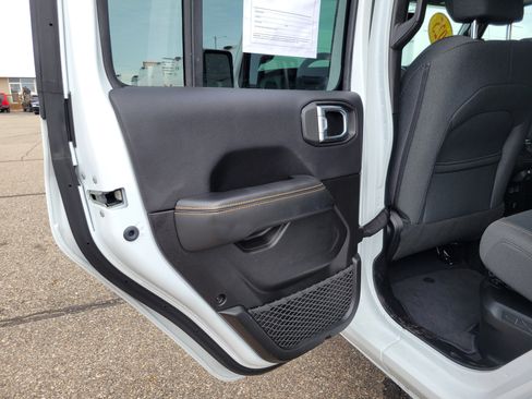 Used 2025 Jeep Wrangler Unlimited Sahara w/ Safety Group AWD/4WD image 16