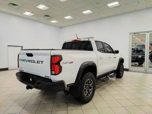 Used 2024 Chevrolet Colorado ZR2 w/ Technology Package AWD/4WD image 3
