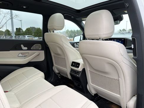 Used 2024 Mercedes-Benz GLS 450 4MATIC image 26