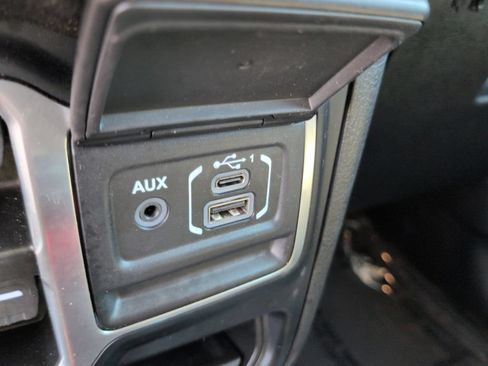 Used 2024 Jeep Wrangler Unlimited AWD/4WD image 20