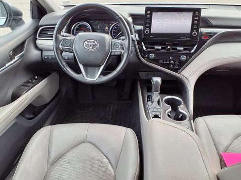 Used 2022 Toyota Camry XLE image 4