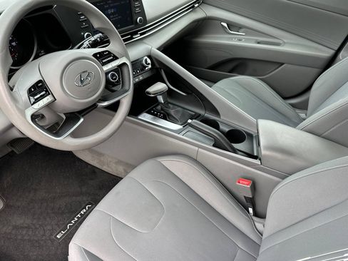 Used 2023 Hyundai Elantra SEL FWD image 9