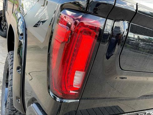 New 2025 GMC Sierra 1500 AT4 w/ AT4 Premium Package AWD/4WD image 12