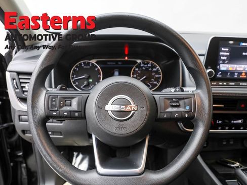 Used 2024 Nissan Rogue SV image 10