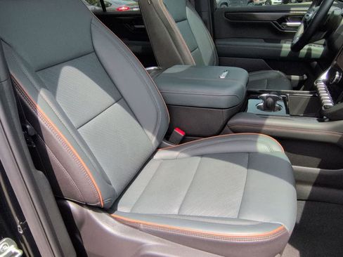 Used 2025 GMC Yukon AT4 w/ AT4 Premium Plus Package AWD/4WD image 22