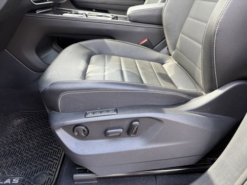 Used 2025 Volkswagen Atlas Cross Sport SEL R-Line image 29