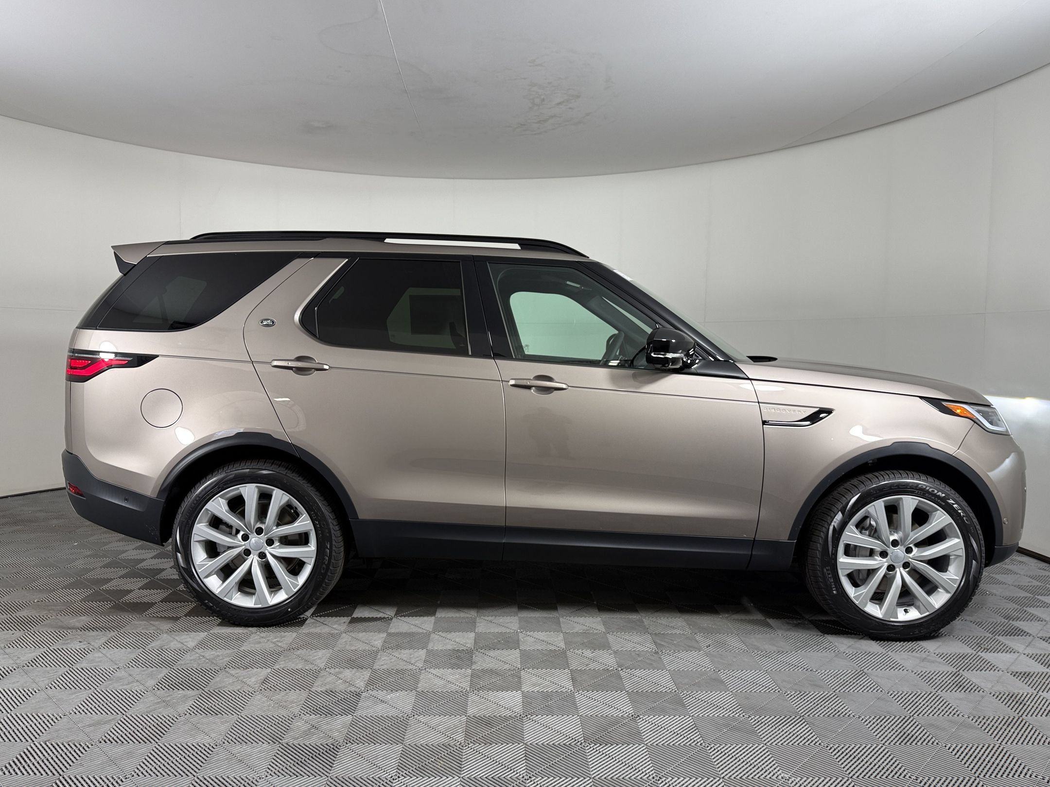 New 2026 Land Rover Discovery S AWD/4WD image 8