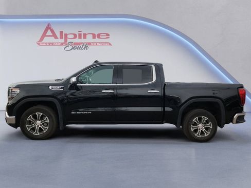 Used 2025 GMC Sierra 1500 SLT image 2