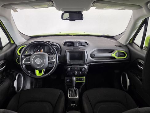 Used 2018 Jeep Renegade Latitude w/ Cold Weather Group image 22