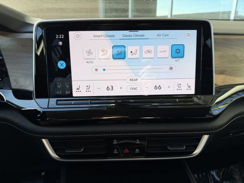 Used 2024 Volkswagen Atlas SE image 24