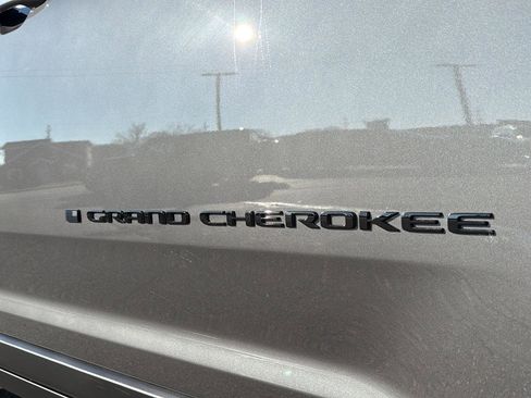 New 2025 Jeep Grand Cherokee Altitude image 3