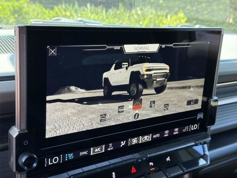 Used 2025 GMC Hummer EV 2X AWD/4WD image 42