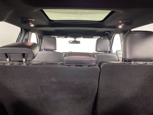 Used 2018 Ford Explorer Limited image 18