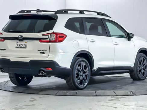 Used 2024 Subaru Ascent Onyx Edition image 2