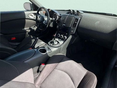 Used 2018 Nissan 370Z Coupe RWD image 8