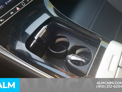 Used 2024 Mercedes-Benz GLC 300 4MATIC image 10