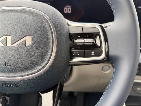 New 2026 Kia Carnival EX FWD image 25