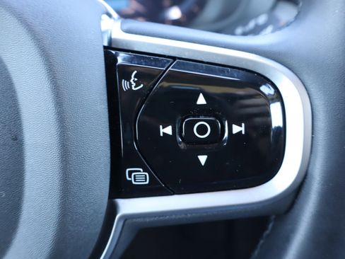 Used 2025 Volvo XC60 B5 Plus image 21