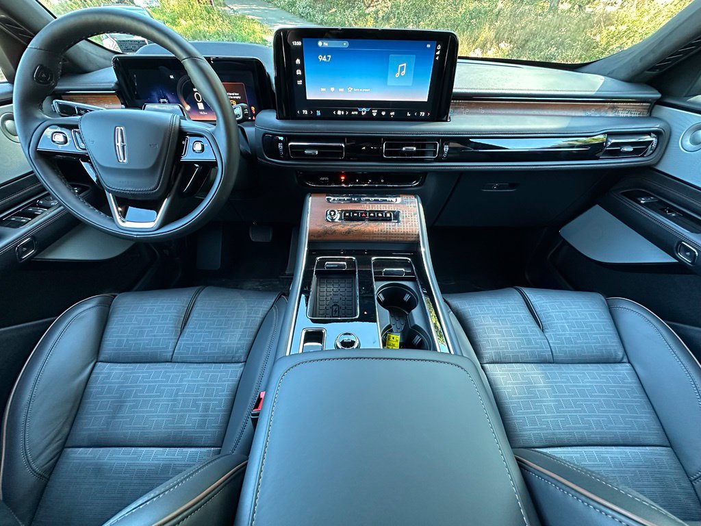 New 2026 Lincoln Aviator Black Label w/ Jet Appearance Package AWD/4WD image 22