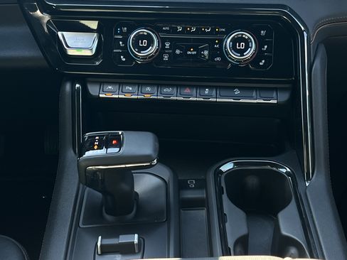 Used 2024 GMC Sierra 1500 AT4 w/ Technology Package image 20