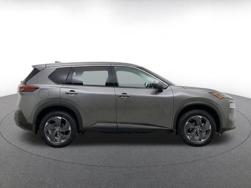 Used 2025 Nissan Rogue SV AWD/4WD image 11