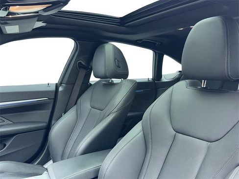 Used 2023 BMW i4 eDrive35 image 31