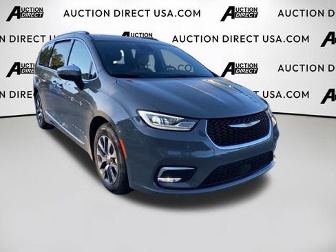 Used 2023 Chrysler Pacifica Pinnacle image 3