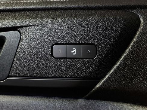 Used 2016 Chevrolet Traverse LTZ FWD image 19