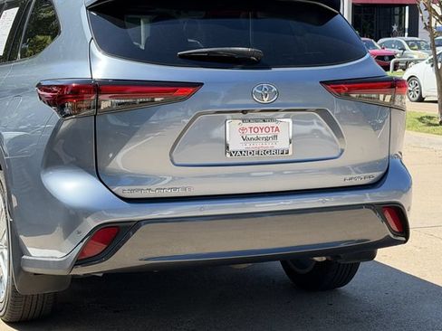 Used 2022 Toyota Highlander Limited FWD image 6