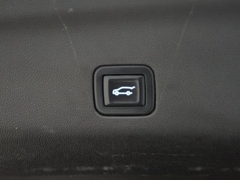 Used 2023 GMC Yukon Denali Ultimate image 11