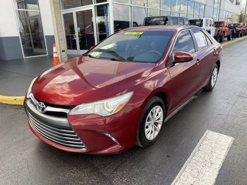 Used 2015 Toyota Camry LE image 4