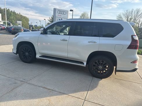 Used 2022 Lexus GX 460 Premium w/ Accessory Package AWD/4WD image 13