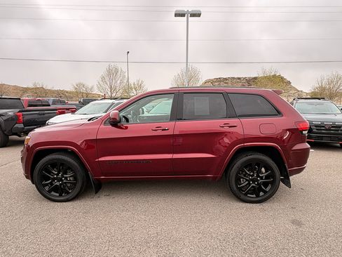 Used 2022 Jeep Grand Cherokee Altitude AWD/4WD image 2
