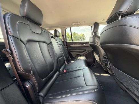 Used 2023 Jeep Grand Cherokee Limited AWD/4WD image 11