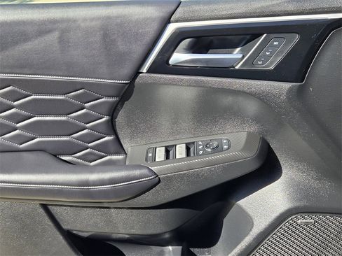New 2025 Mitsubishi Outlander SEL image 18