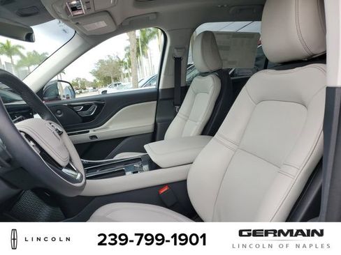 New 2025 Lincoln Aviator AWD w/ Equipment Group 101A image 18