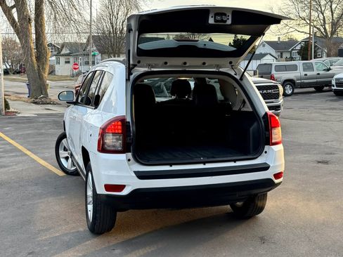 Used 2016 Jeep Compass Latitude image 22