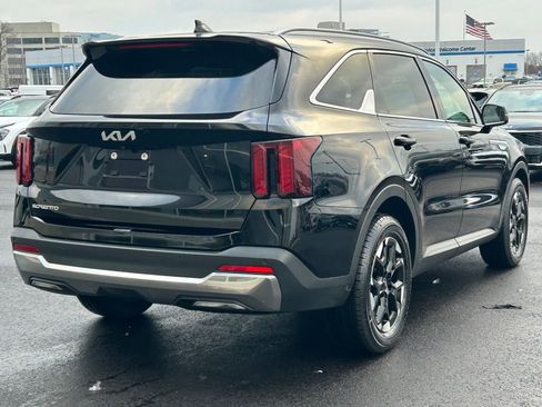 Used 2024 Kia Sorento S image 7