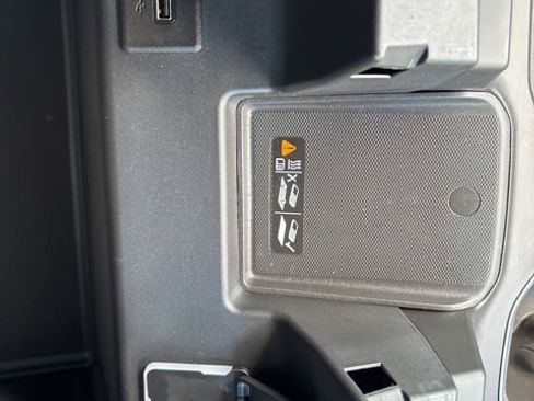 Used 2023 Chevrolet Silverado 1500 High Country w/ High Country Premium Package AWD/4WD image 33