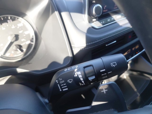 Used 2023 Nissan Rogue SV FWD image 31