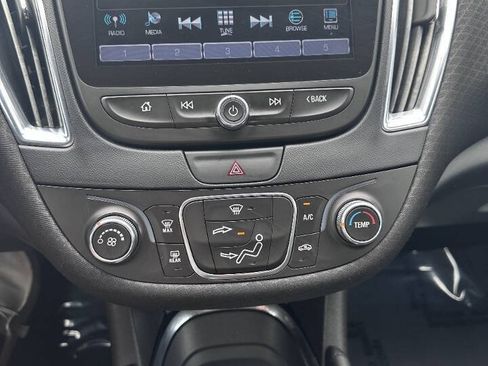 Used 2017 Chevrolet Malibu LT FWD image 13