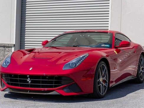 Used 2015 Ferrari F12 Berlinetta RWD image 4