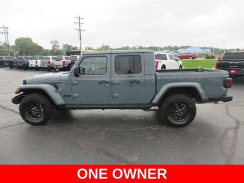 Used 2025 Jeep Gladiator Sport AWD/4WD image 9
